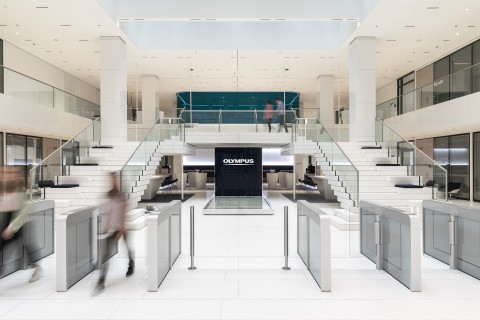 2_Olympus_EMEA_Zentrale_Foyer_ Trainingszentrum
