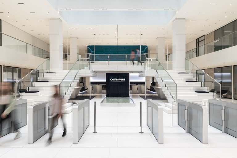 2_Olympus_EMEA_Zentrale_Foyer_ Trainingszentrum