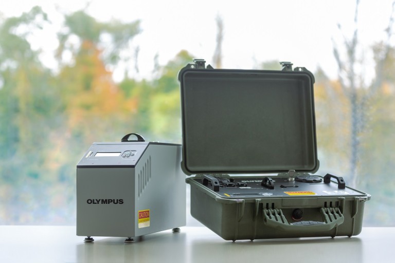 2005OEKG07Apr Benchtop BTX™ III mobile (left) and Portable TERRA™ II (right) XRD analyzers